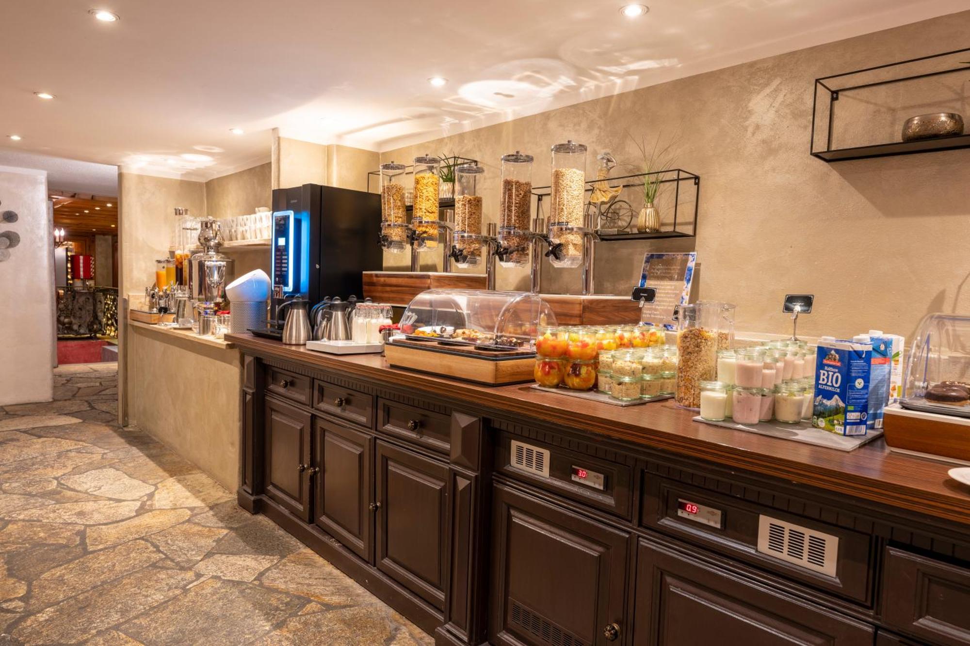 Alpin & Wellness Resort Hotel Ludwig Royal اوبرستوفن المظهر الخارجي الصورة